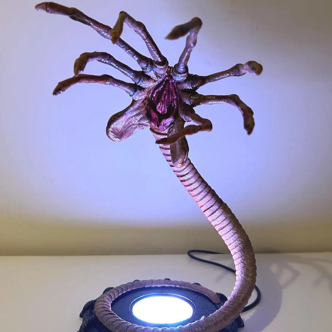 Home Decor Lamp - Lampka nocna Alien Facehugger, migocząca dekoracja