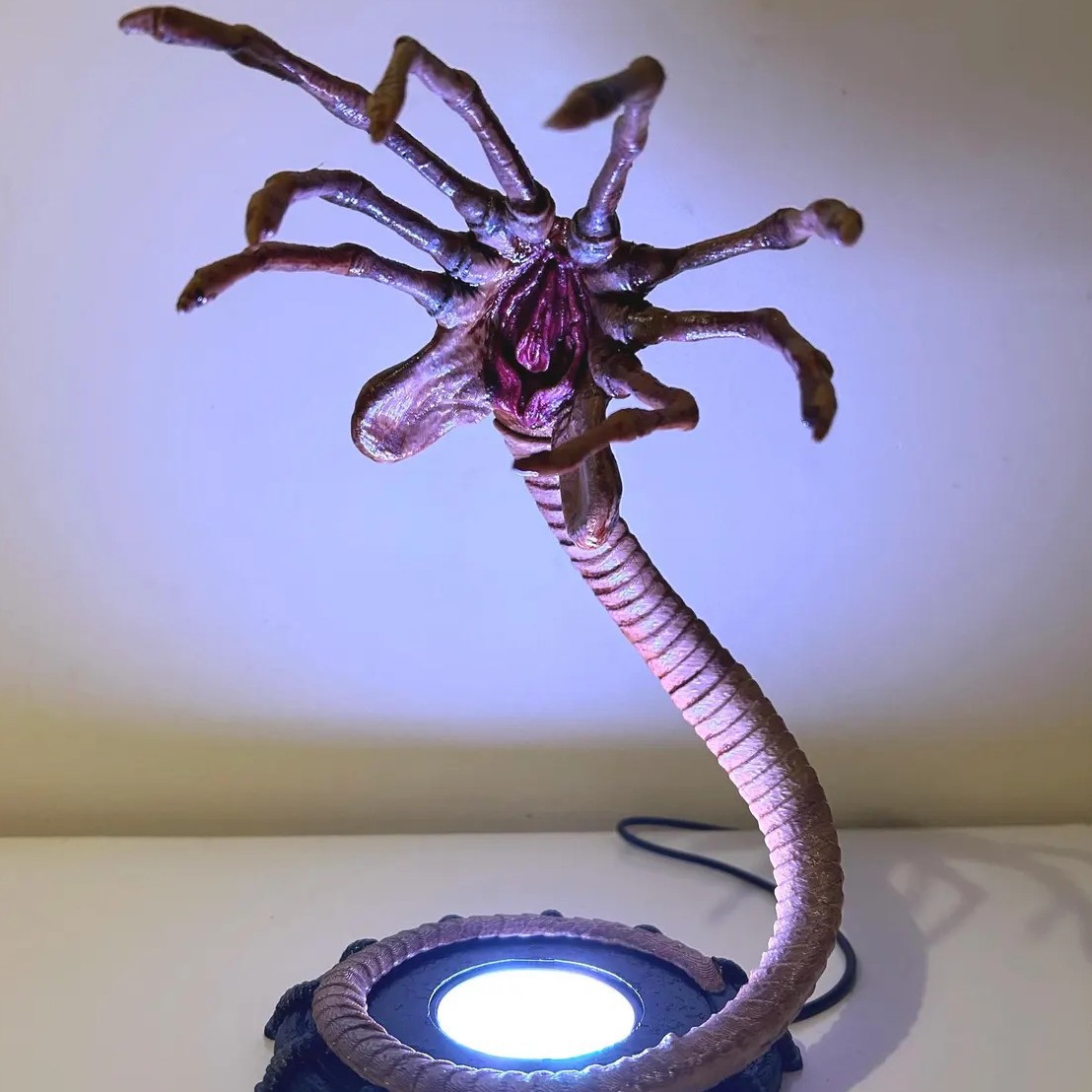 Lampka nocna Alien Facehugger, – Home Decor Lamp recenzja i cena