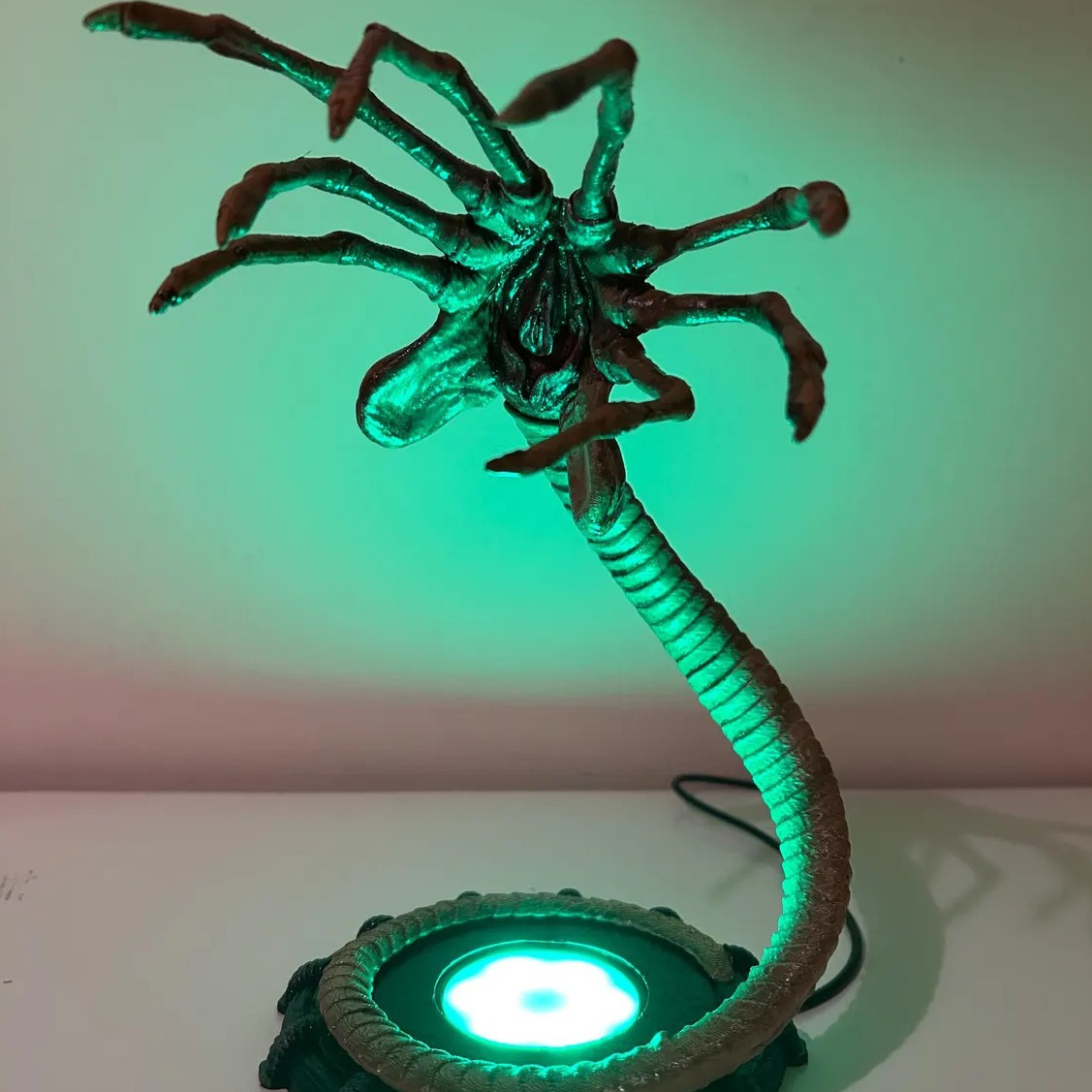 Lampka nocna Alien Facehugger, – Home Decor Lamp recenzja i cena
