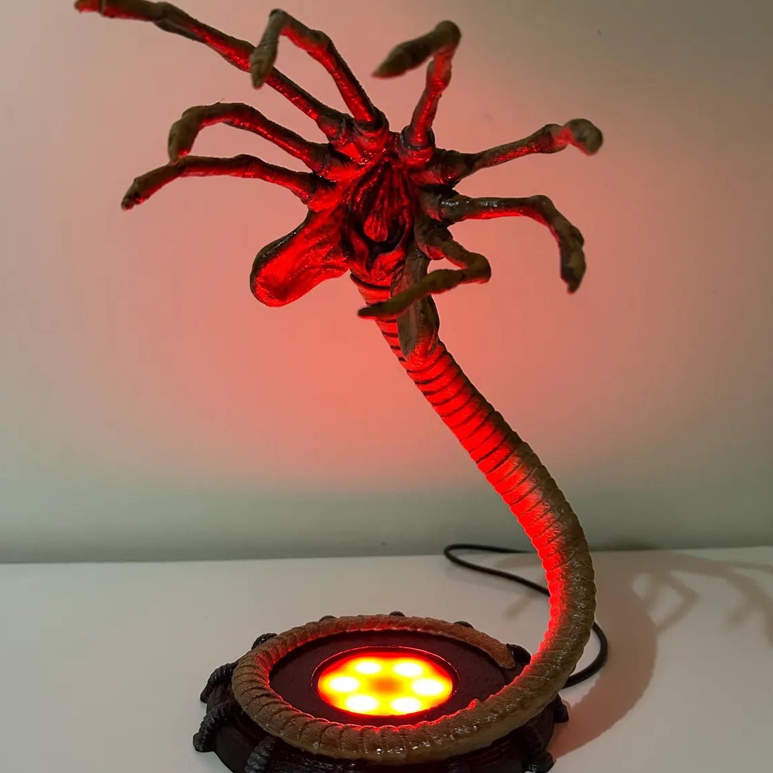 Lampka nocna Alien Facehugger, – Home Decor Lamp recenzja i cena